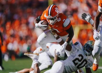 BREAKING: Clemson Tigers Offensive Star commits to Las Vegas Raiders in NFL Mock Draft just now.