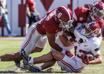 Report: Alabama defender enters transfer portal before deadline.