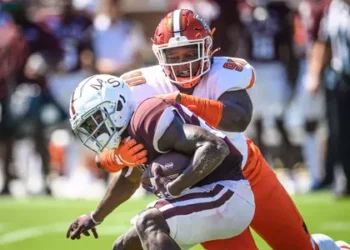 Transfer portal defensive lineman visits South Carolina today