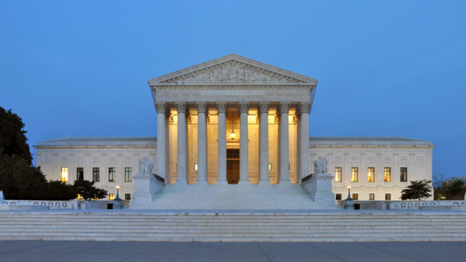 Panorama_of_United_States_Supreme_Court_Building_at_Dusk