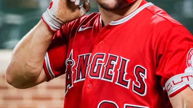 Mike_Trout_(52252097714)_(cropped) (1)